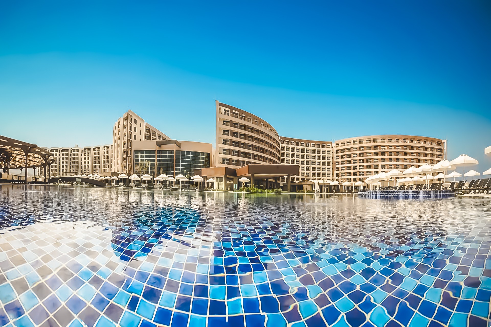 Elexus Resort & Casino