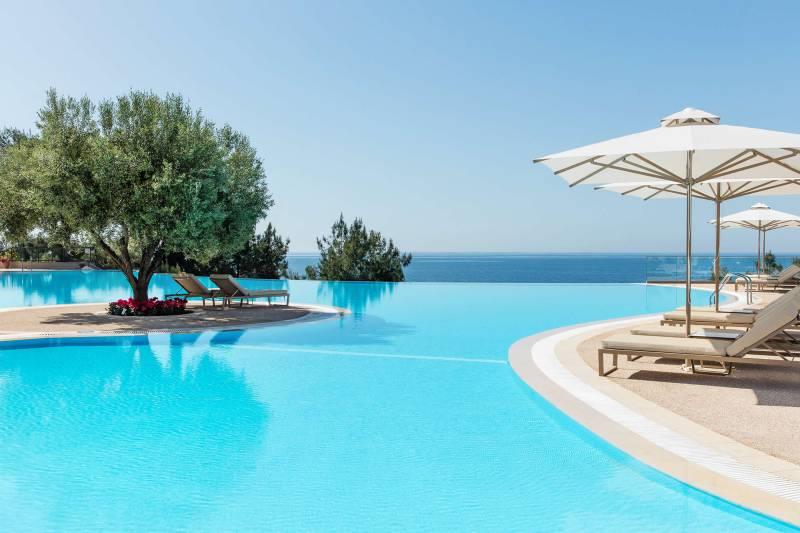 Royam Hotel